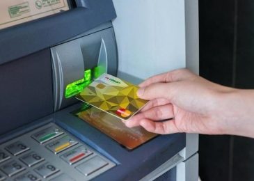 Các cách rút tiền mặt tại cây ATM An toàn không bị nuốt thẻ 2022
