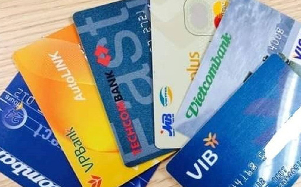 Thẻ ngân hàng, thẻ ATM có hết hạn không? Cách xem ngày hết hạn trên thẻ 2022 - ChungKhoanAZ